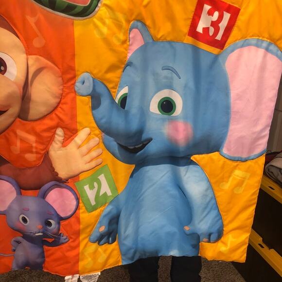 CoComelon Toddler Bedding Set – Reversible Comforter & Sheets - Picture 7 of 16